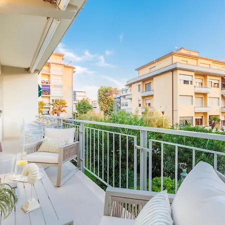 Apartment Marine Charm Viareggio